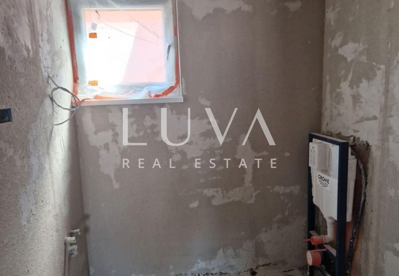 Istria, Kaštelir, modern ground floor house of 95 m² with courtyard for sale