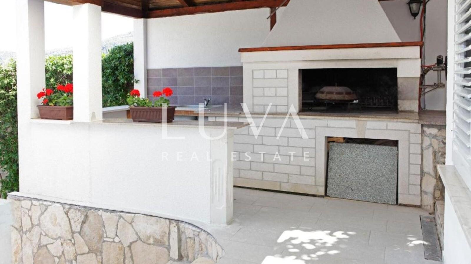 Korčula, Vela Luka, Haus mit Apartments direkt am Meer zu verkaufen