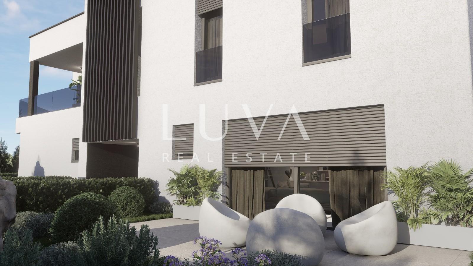 Zagreb, Gračani, dreizimmerige modern Wohnung mit privaten garden und Balkonzugang, net 84,41 m2