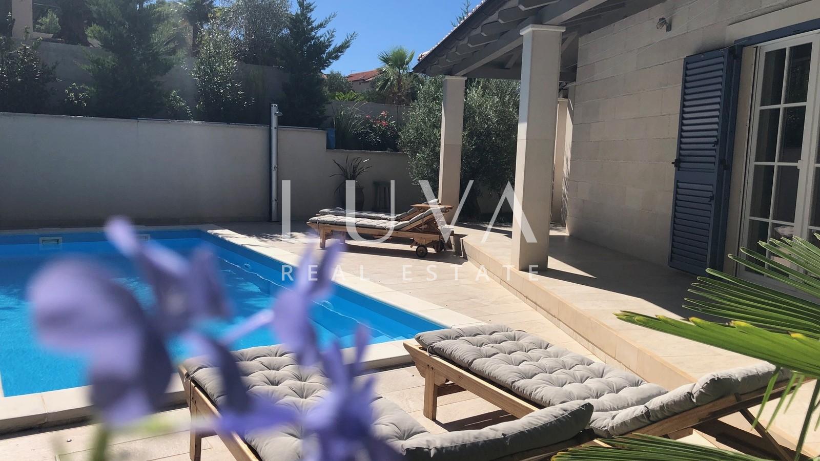 Murter, Betina, luksuzna kuća 148m2 s bazenom na prodaju