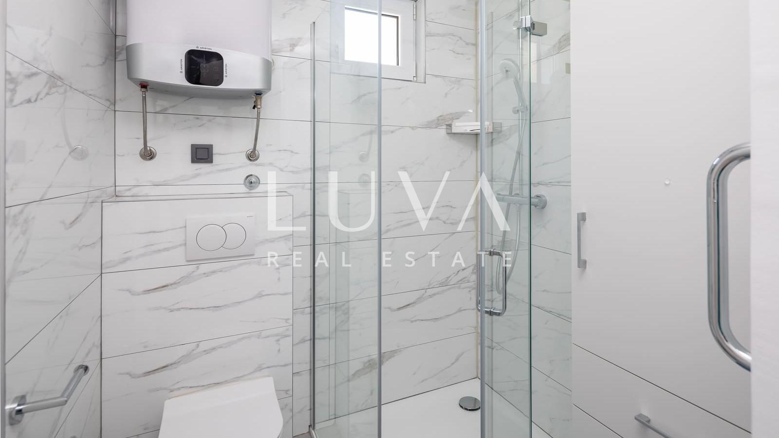 Omiš, Stanići, seafront house with pool for sale