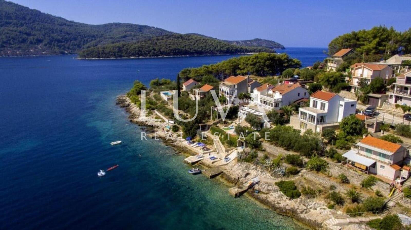 Korčula, Vela Luka, Haus mit Apartments direkt am Meer zu verkaufen
