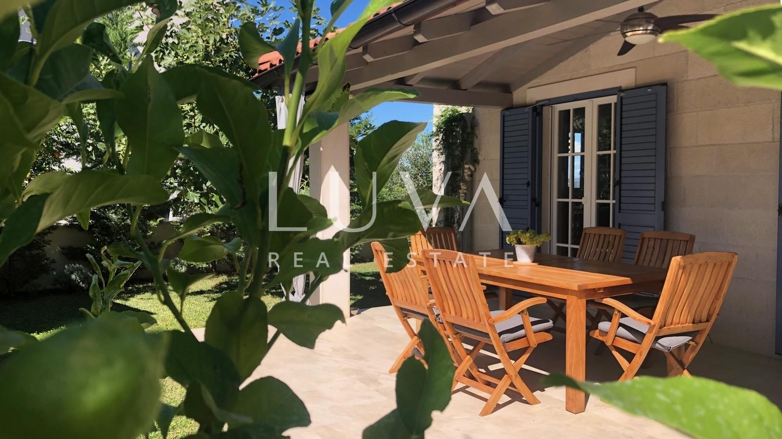 Murter, Betina, luksuzna kuća 148m2 s bazenom na prodaju