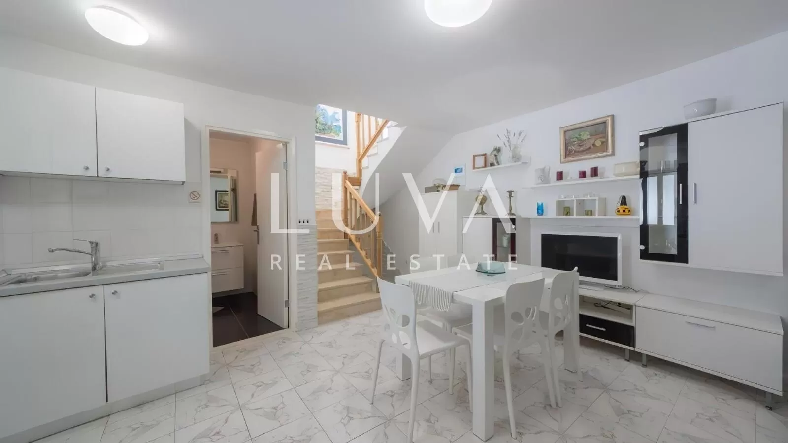 Pula, izvanredna apartmanska kuća s bazenom na prodaju