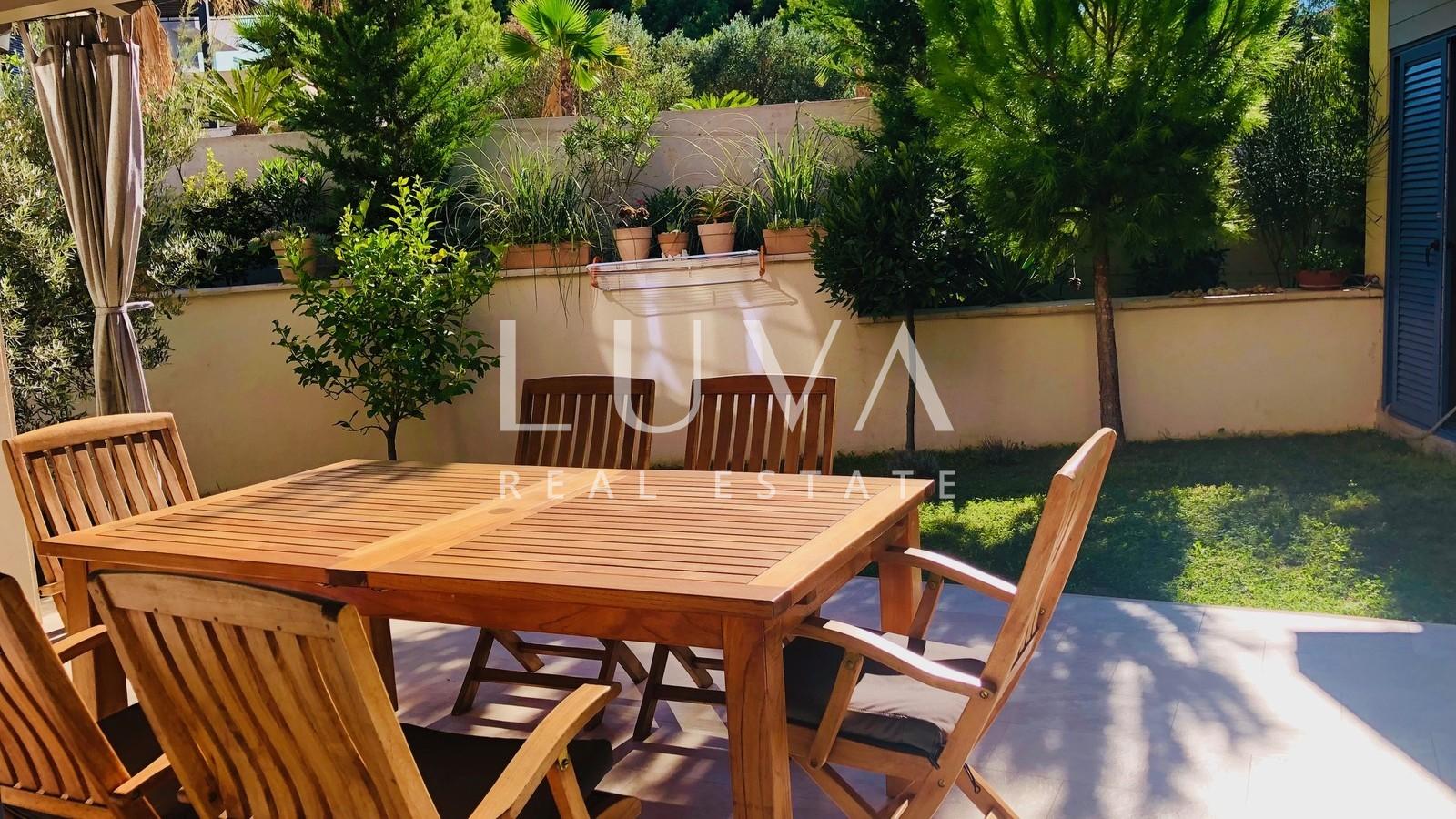 Murter, Betina, luksuzna kuća 148m2 s bazenom na prodaju