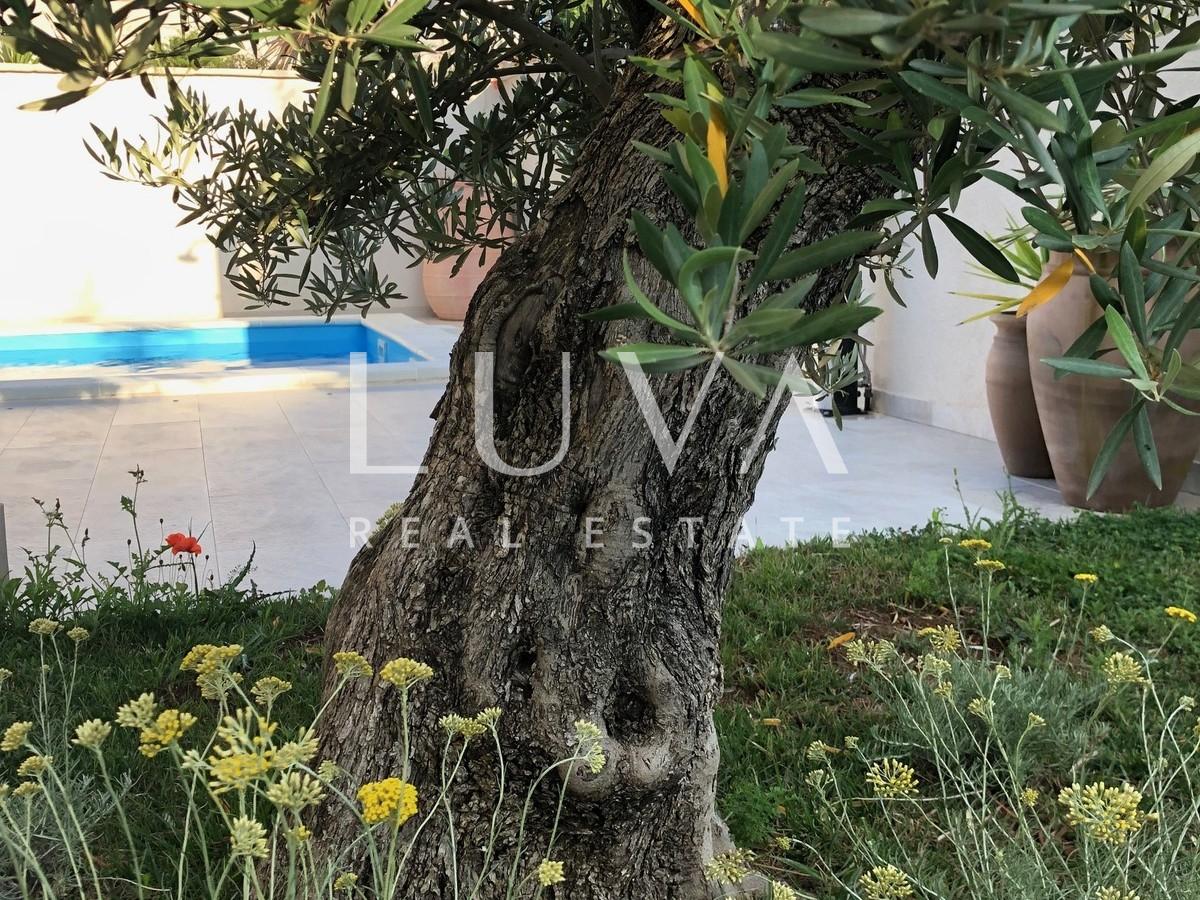 Murter, Betina, luksuzna kuća 148m2 s bazenom na prodaju