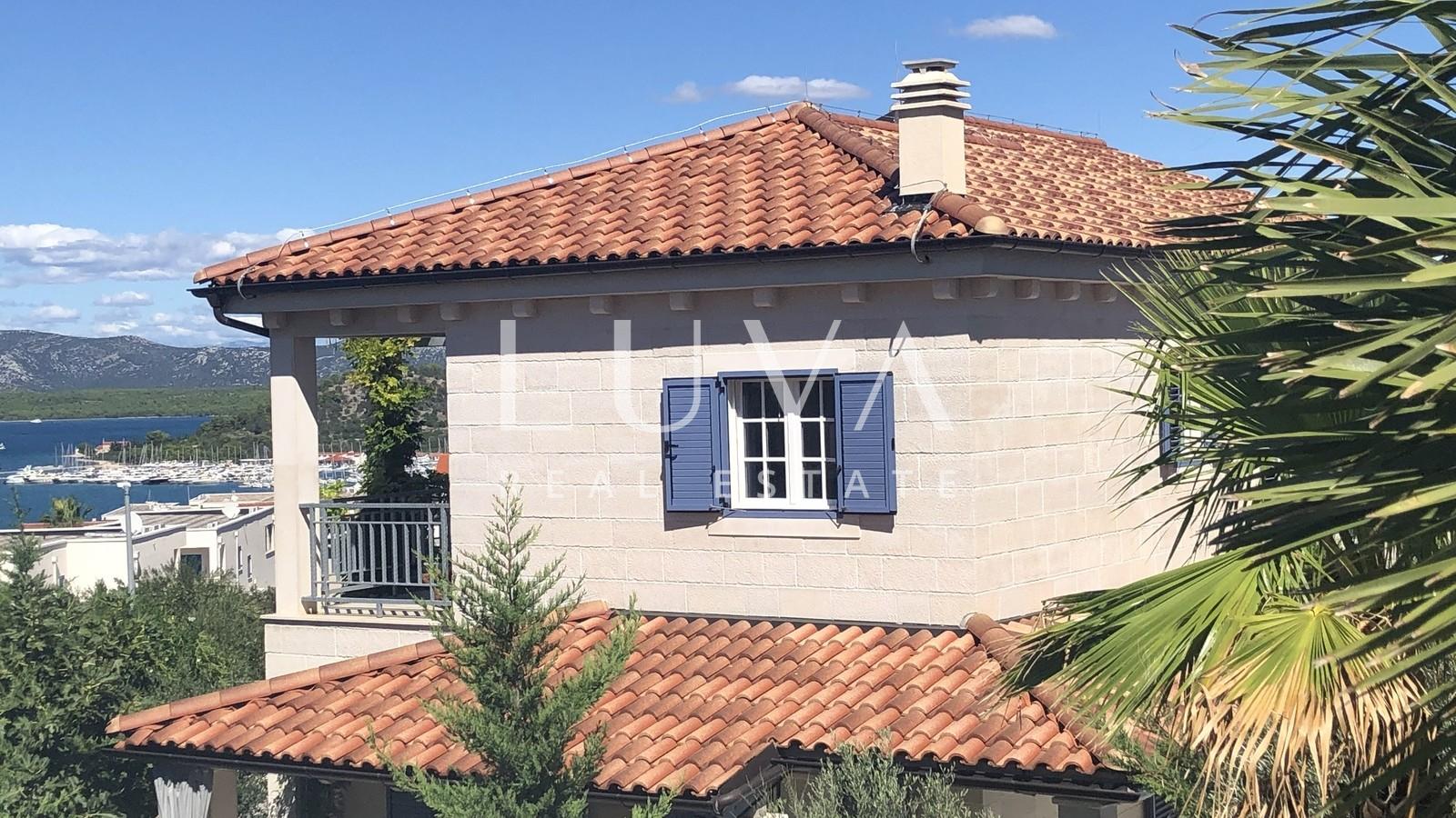 Murter, Betina, luksuzna kuća 148m2 s bazenom na prodaju