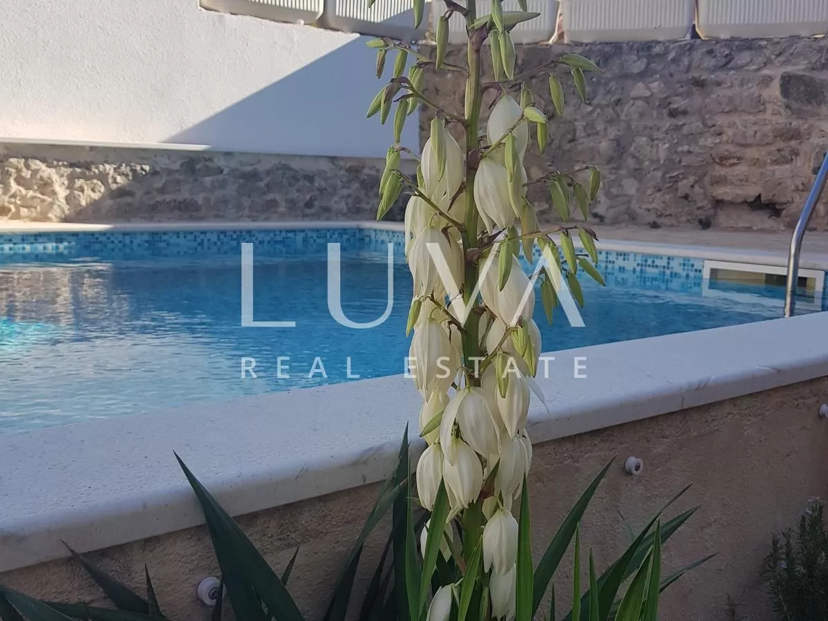 Hvar, Vrbanj – Authentisches Steinhaus mit Pool zu verkaufen