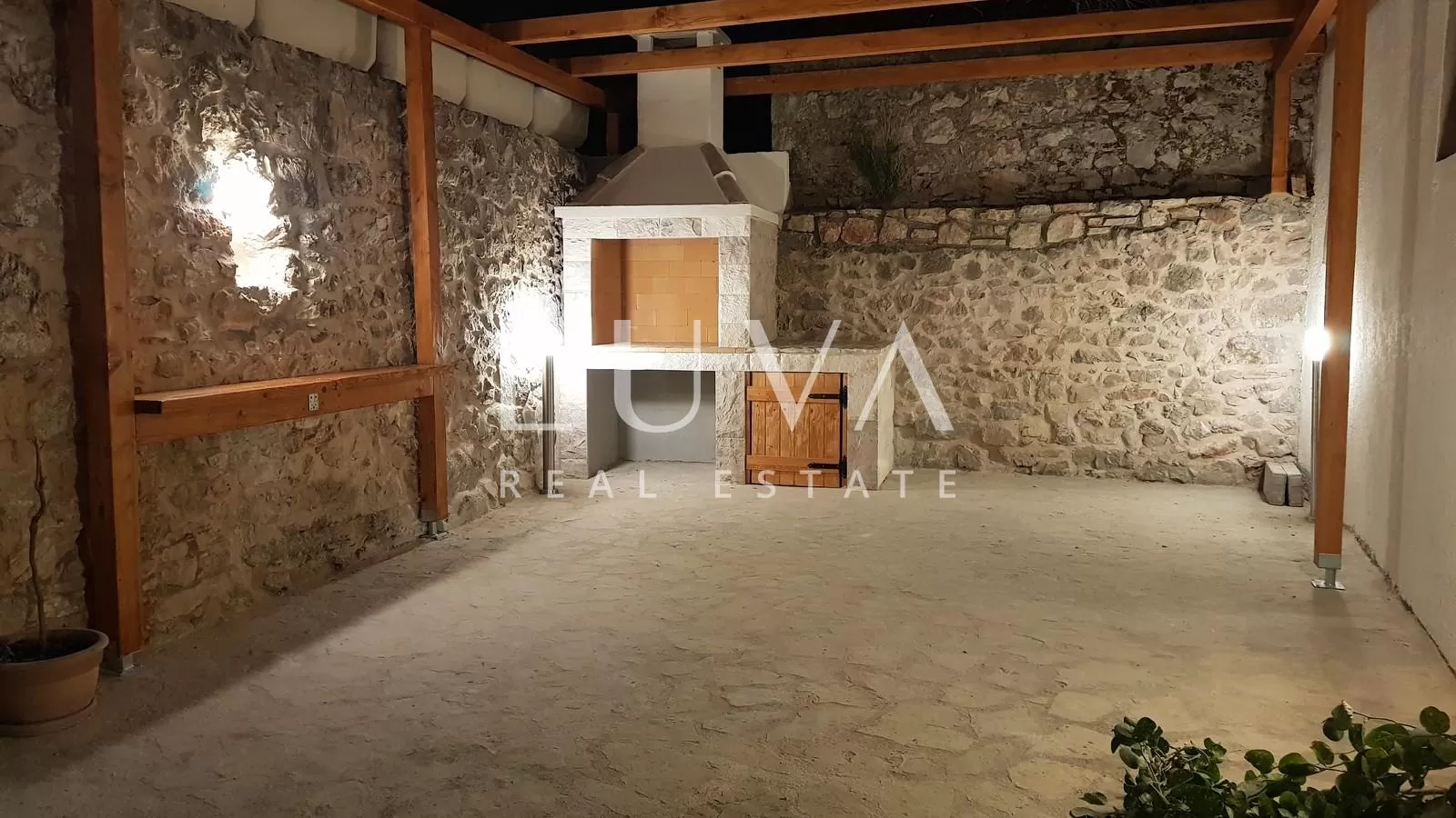 Hvar, Vrbanj – Authentisches Steinhaus mit Pool zu verkaufen