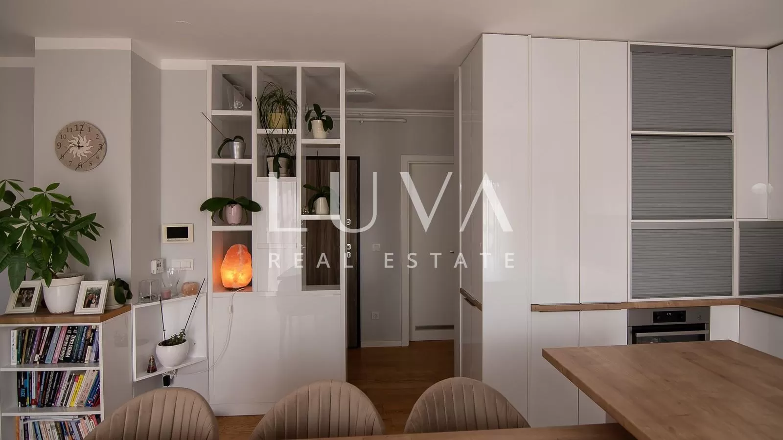 Stenjevec, Wohnung zum Verkauf, 93 m², vier Zimmer mit Terrasse und Parkplatz