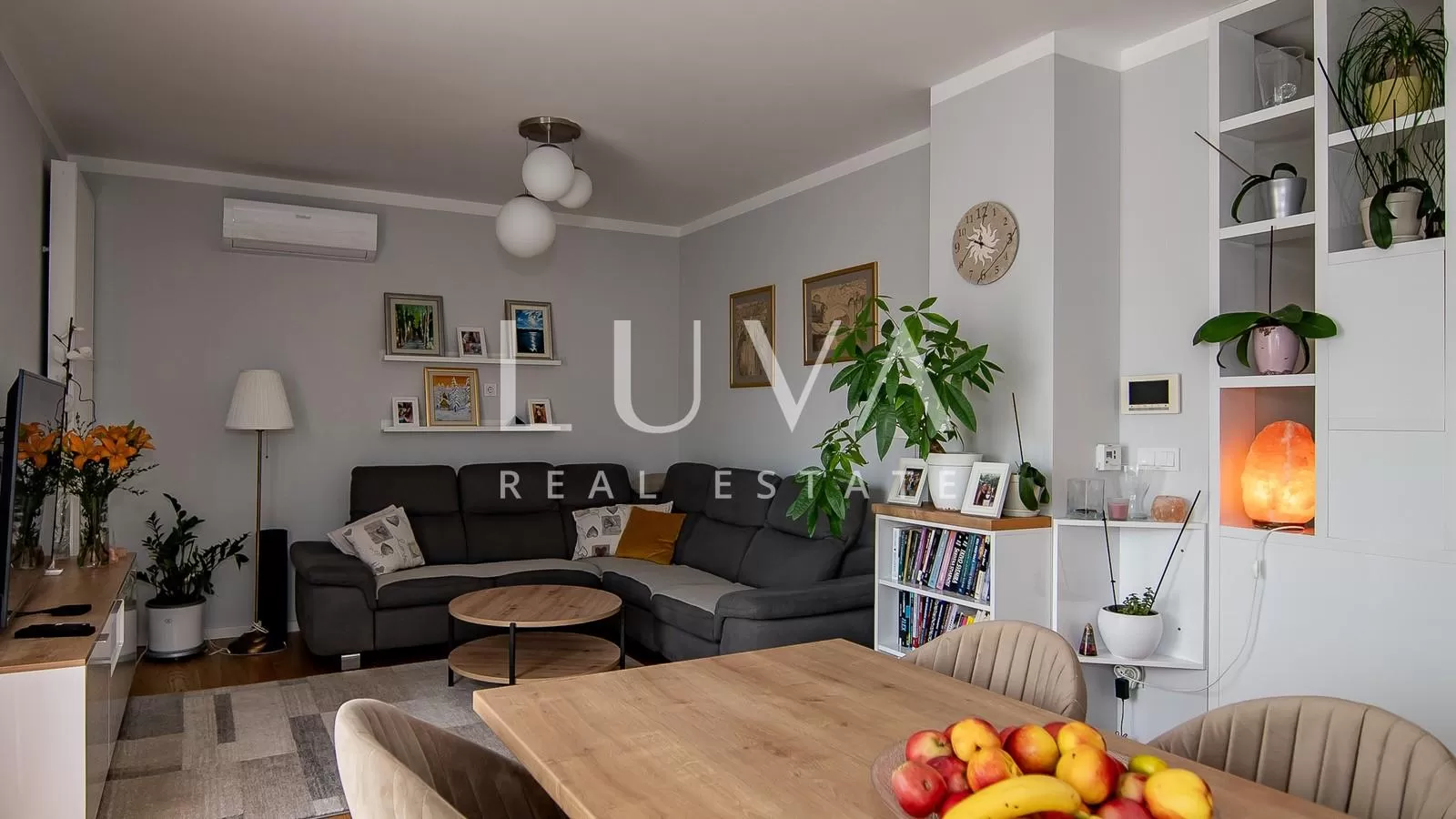 Stenjevec, Wohnung zum Verkauf, 93 m², vier Zimmer mit Terrasse und Parkplatz
