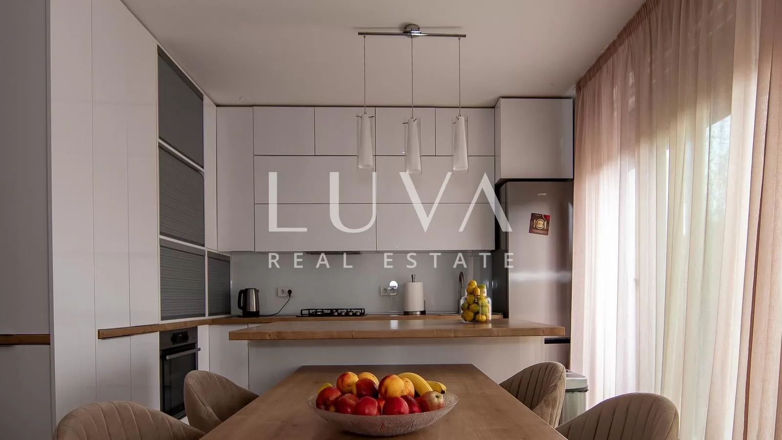 Stenjevec, Wohnung zum Verkauf, 93 m², vier Zimmer mit Terrasse und Parkplatz