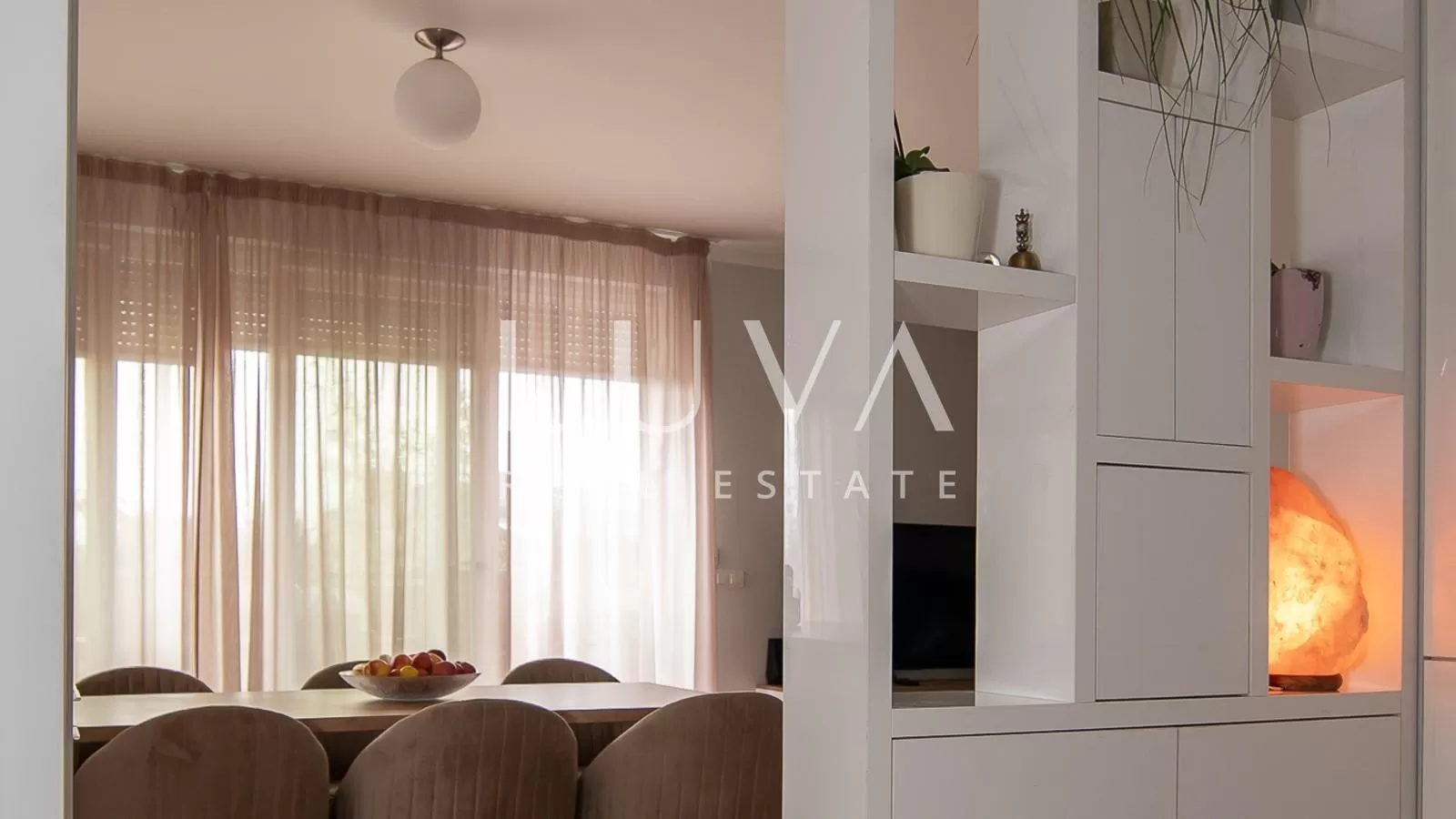 Stenjevec, Wohnung zum Verkauf, 93 m², vier Zimmer mit Terrasse und Parkplatz