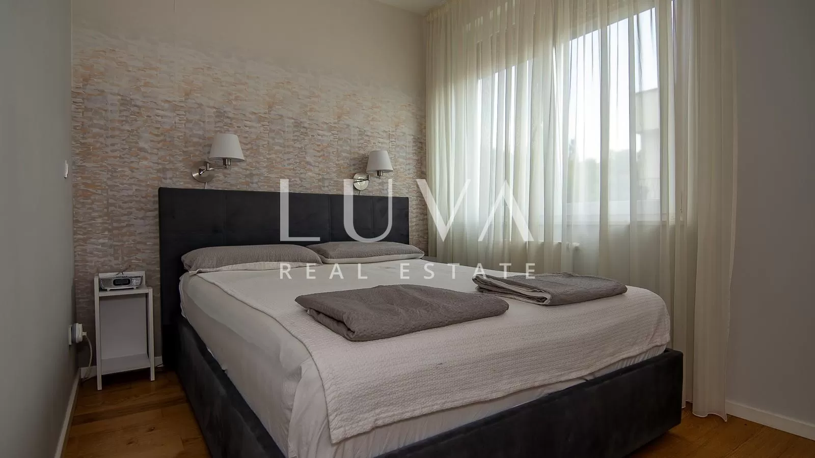 Stenjevec, Wohnung zum Verkauf, 93 m², vier Zimmer mit Terrasse und Parkplatz