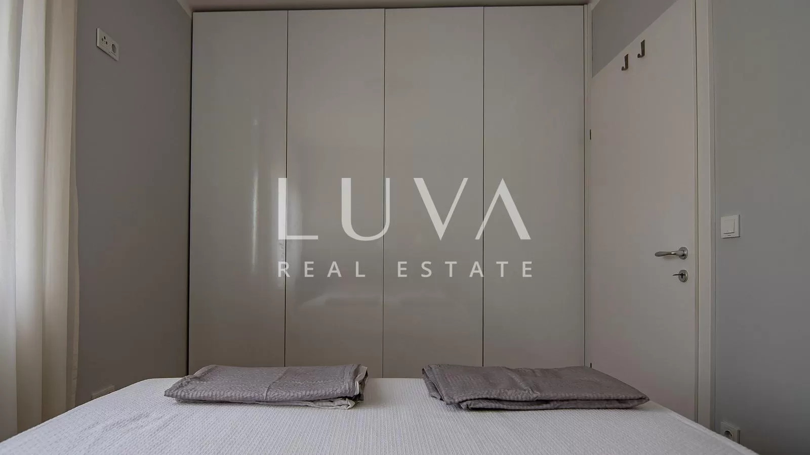 Stenjevec, Wohnung zum Verkauf, 93 m², vier Zimmer mit Terrasse und Parkplatz