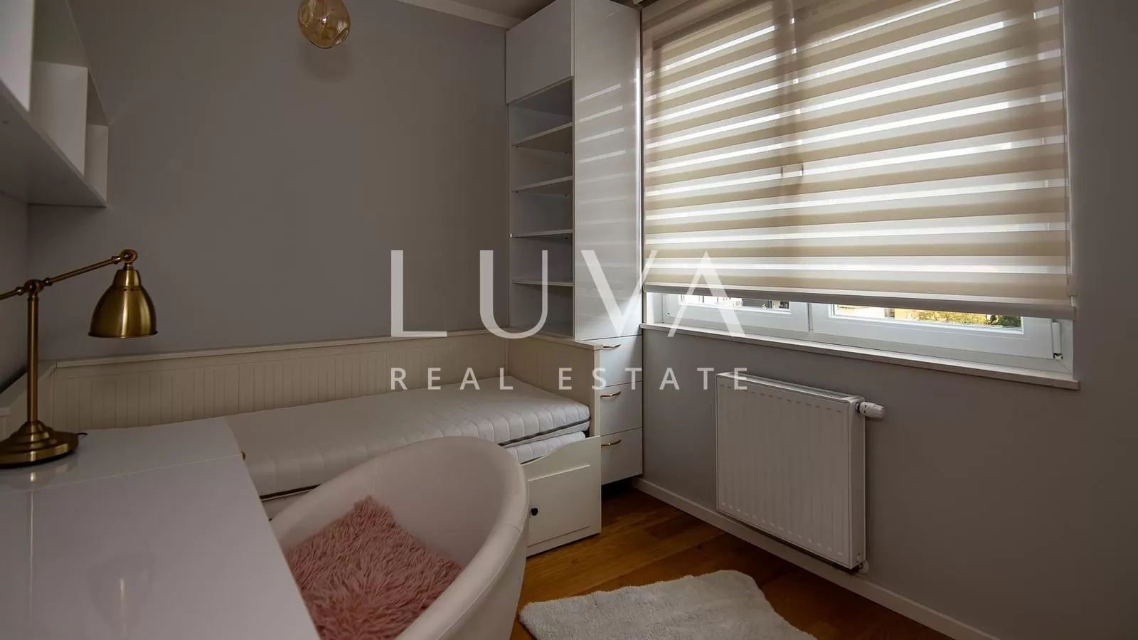 Stenjevec, Wohnung zum Verkauf, 93 m², vier Zimmer mit Terrasse und Parkplatz