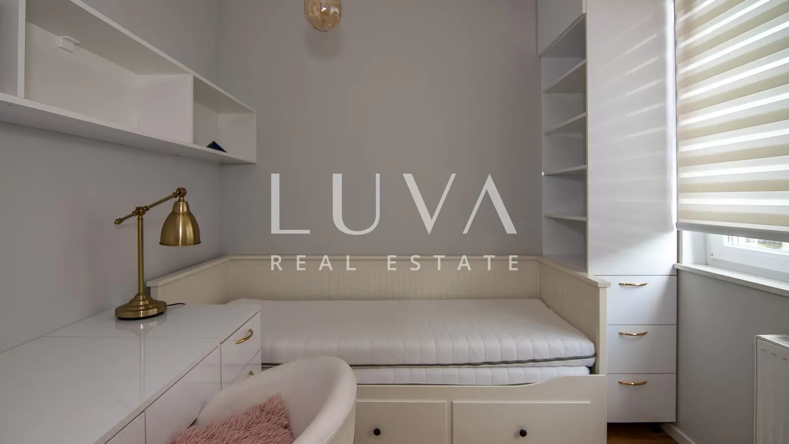 Stenjevec, Wohnung zum Verkauf, 93 m², vier Zimmer mit Terrasse und Parkplatz
