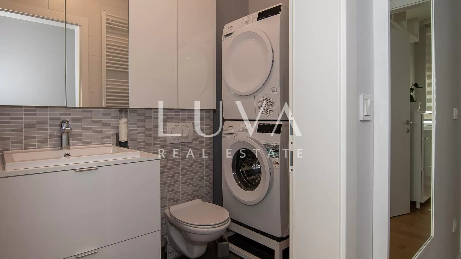 Stenjevec, Wohnung zum Verkauf, 93 m², vier Zimmer mit Terrasse und Parkplatz