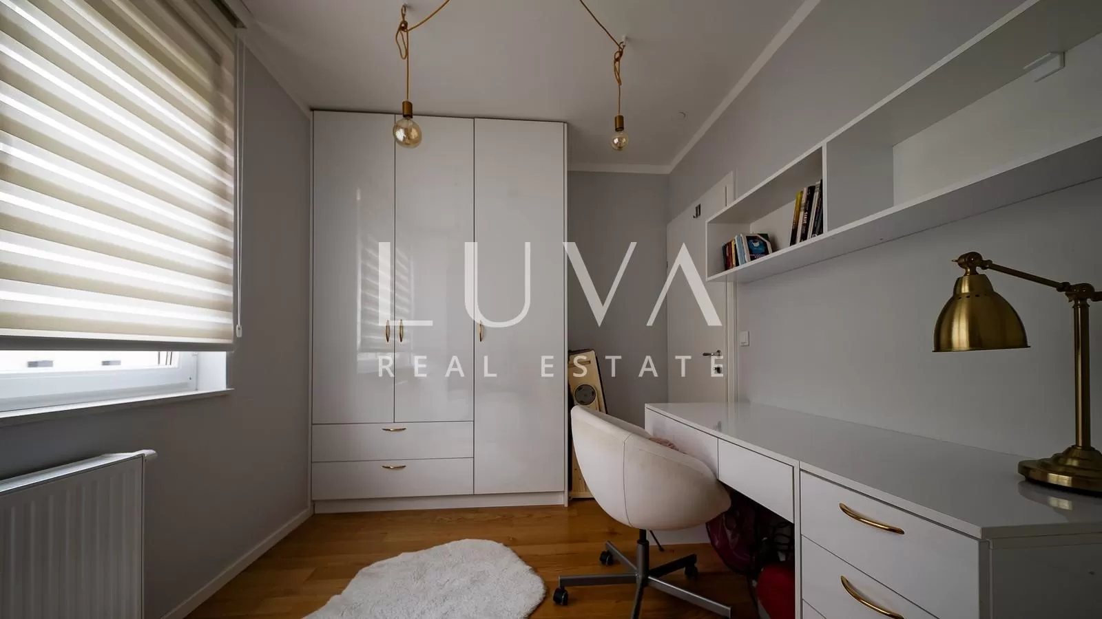 Stenjevec, Wohnung zum Verkauf, 93 m², vier Zimmer mit Terrasse und Parkplatz