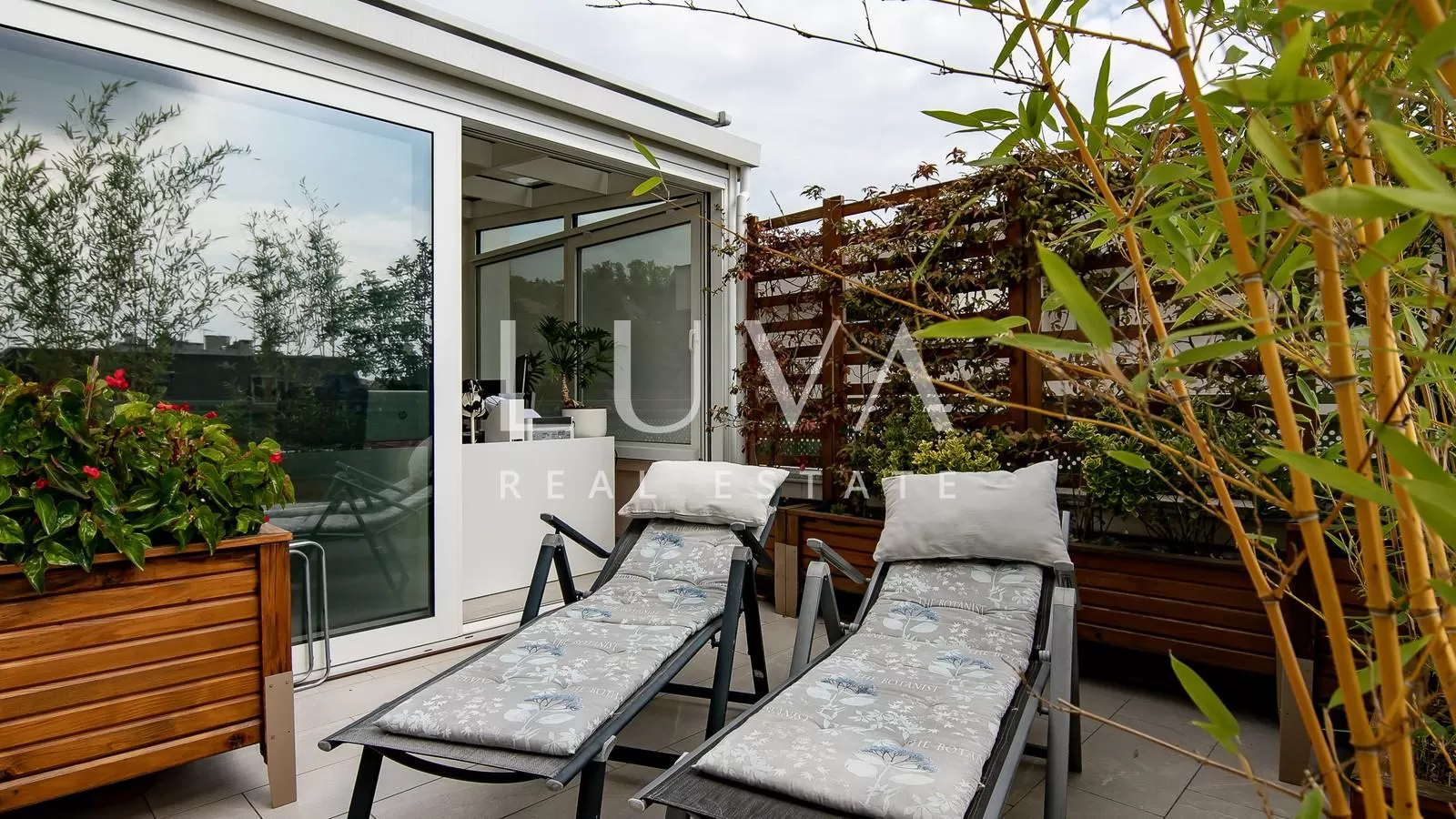 Stenjevec, Wohnung zum Verkauf, 93 m², vier Zimmer mit Terrasse und Parkplatz
