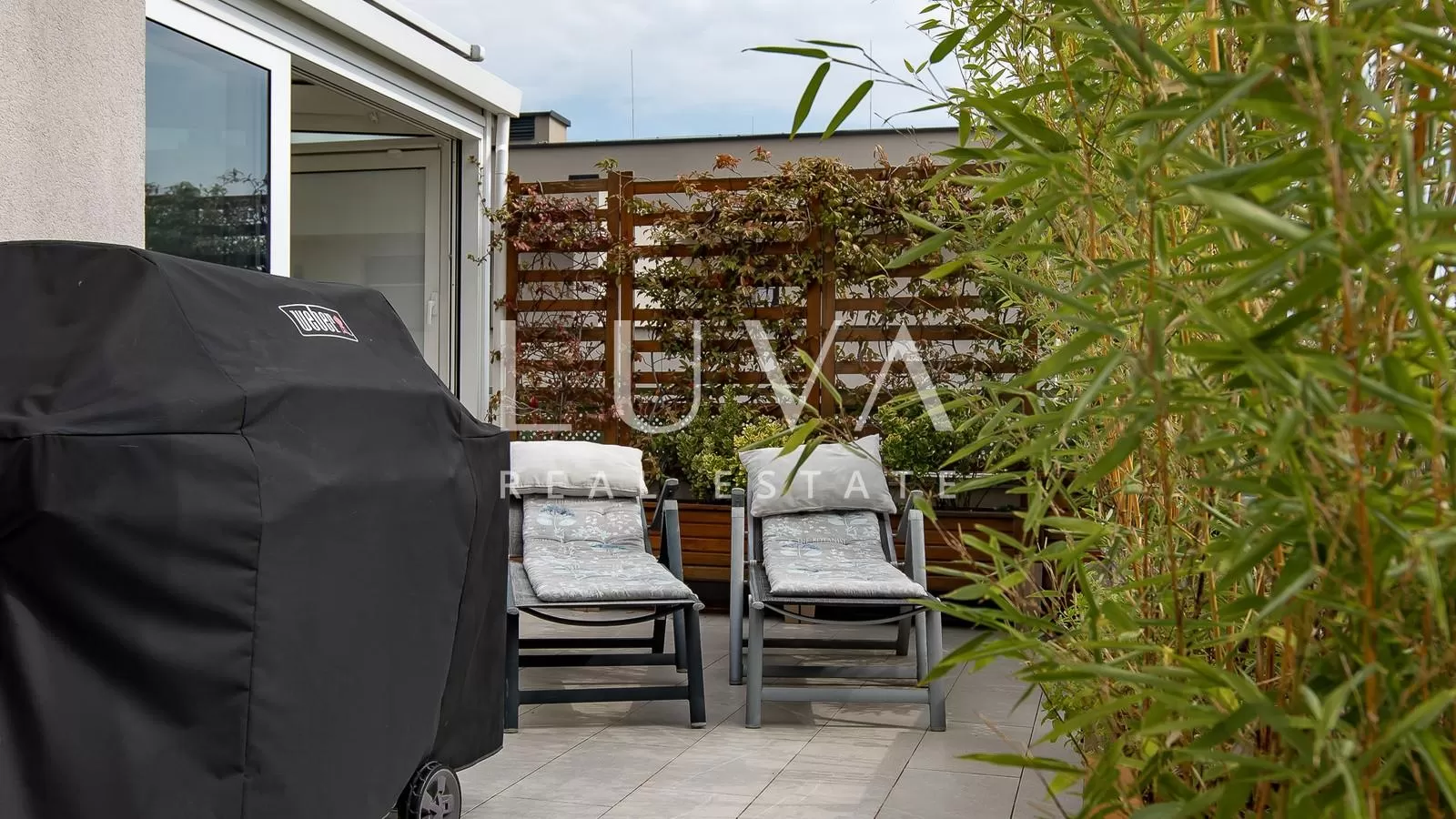 Stenjevec, Wohnung zum Verkauf, 93 m², vier Zimmer mit Terrasse und Parkplatz