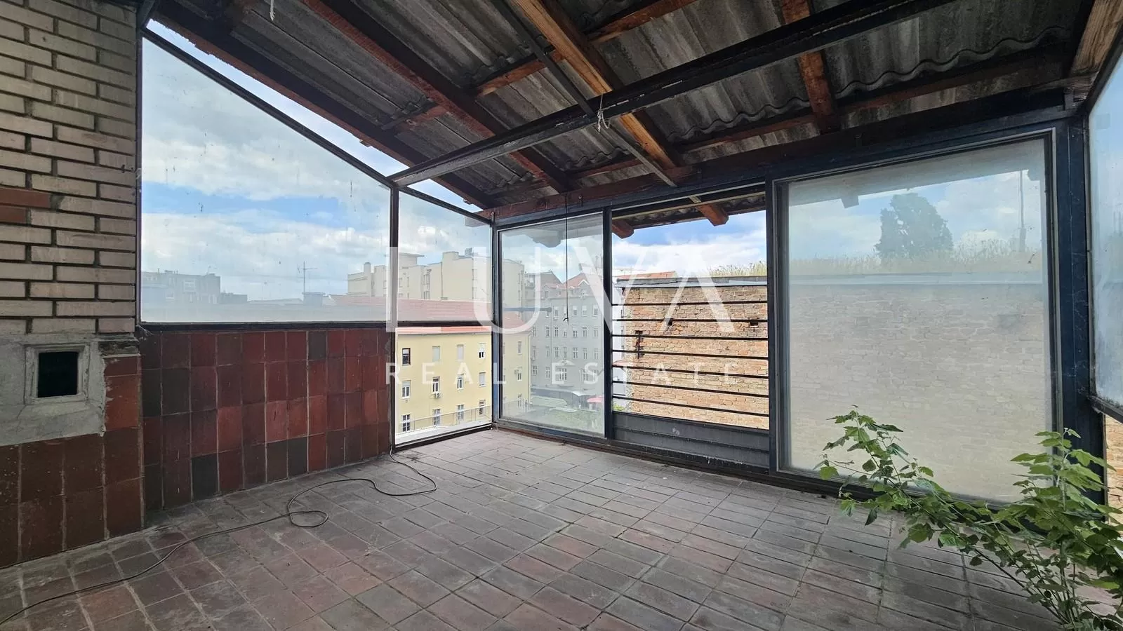 Zentrum Zagreb, 228,56 m2 Maisonette zur Sanierung zu verkaufen