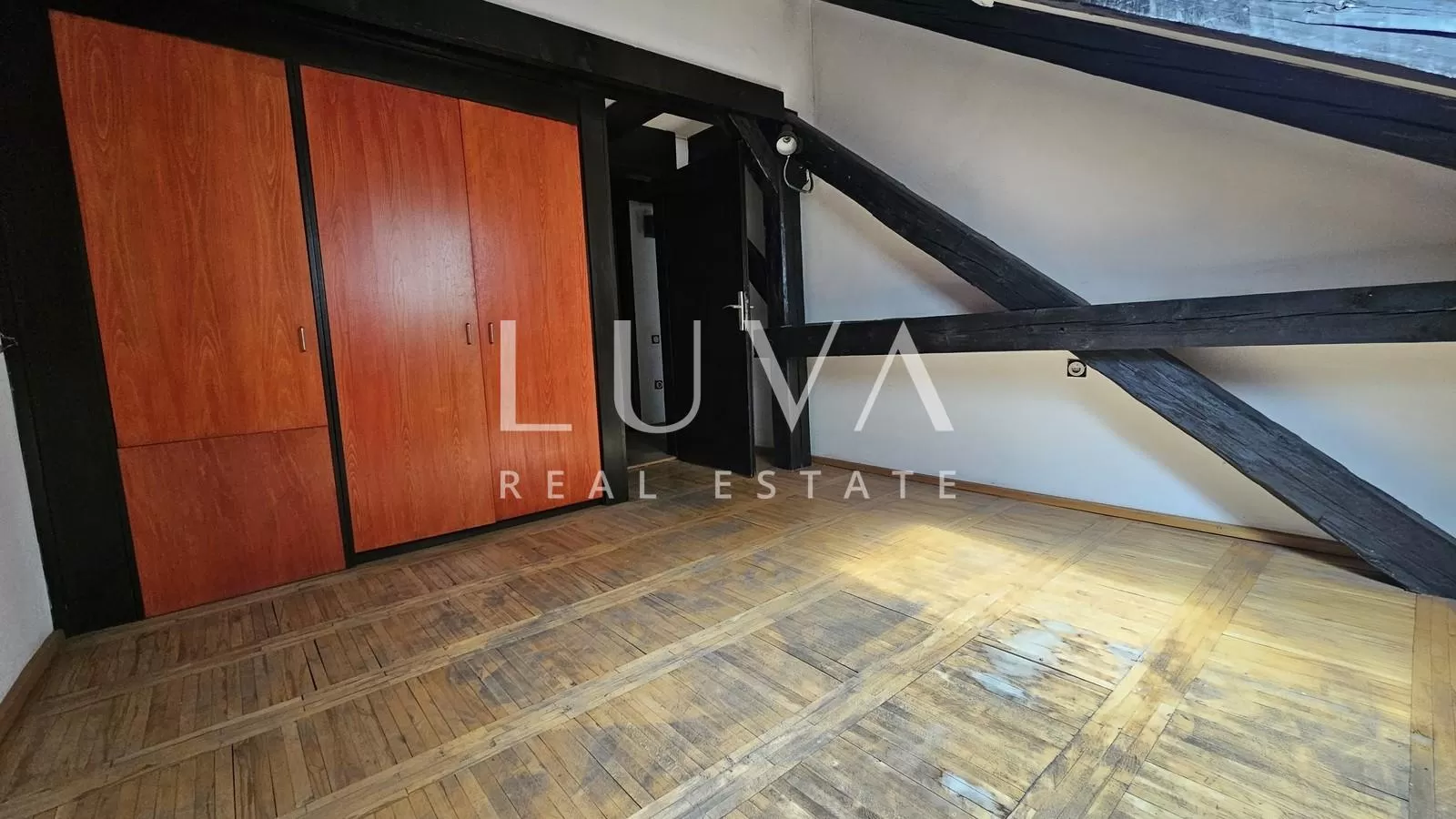 Zentrum Zagreb, 228,56 m2 Maisonette zur Sanierung zu verkaufen
