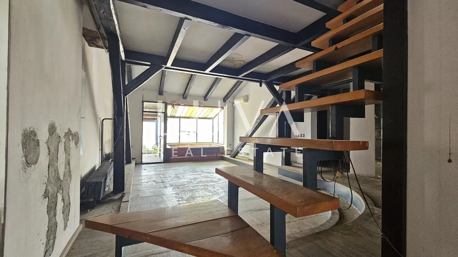 Zentrum Zagreb, 228,56 m2 Maisonette zur Sanierung zu verkaufen