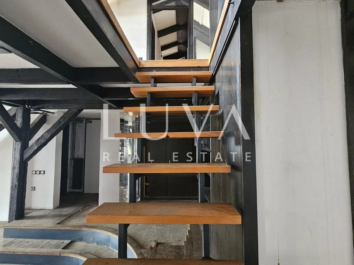 Zentrum Zagreb, 228,56 m2 Maisonette zur Sanierung zu verkaufen