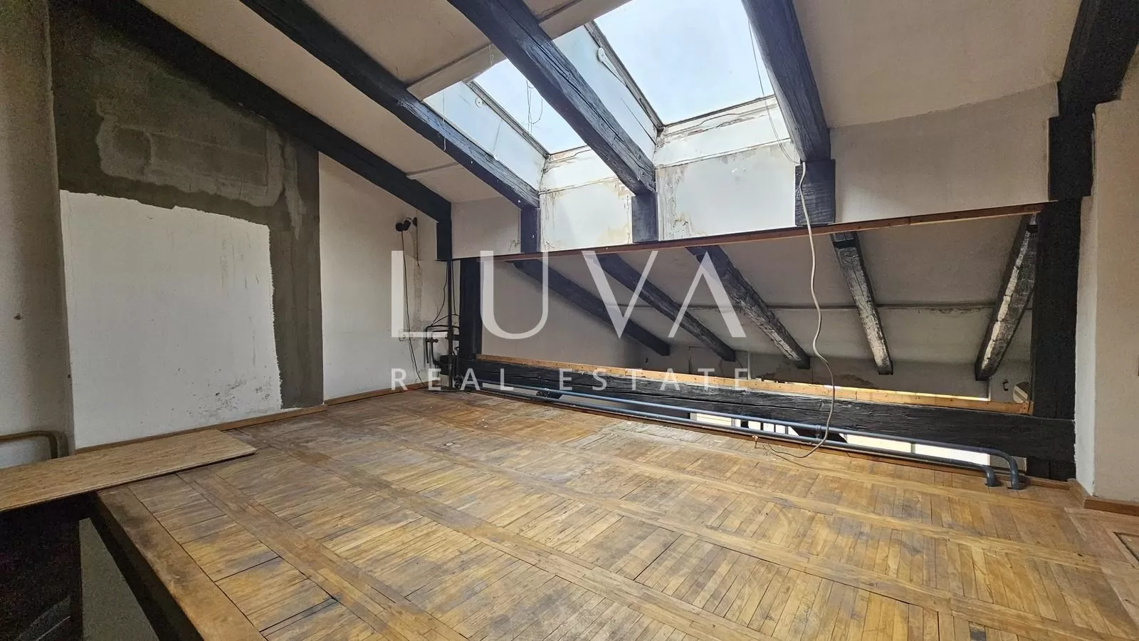 Zentrum Zagreb, 228,56 m2 Maisonette zur Sanierung zu verkaufen
