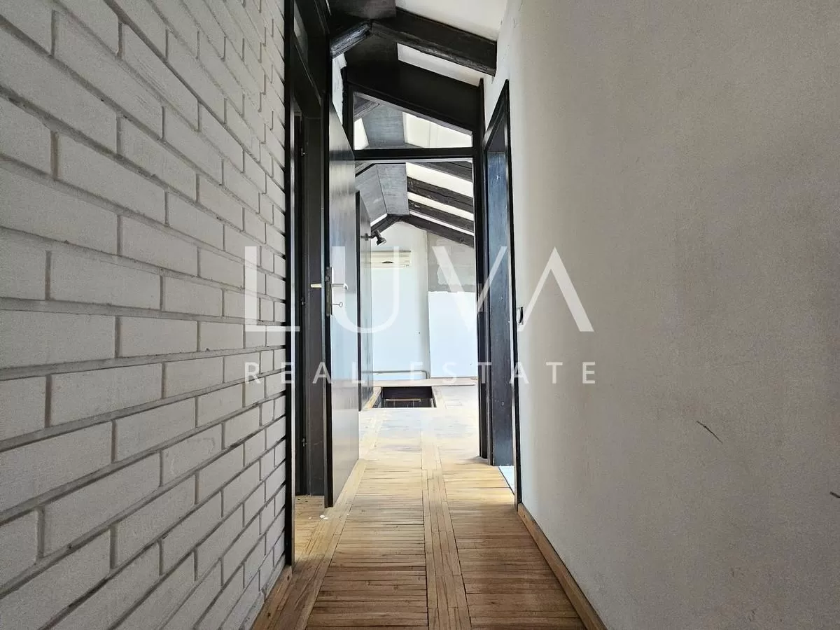 Zentrum Zagreb, 228,56 m2 Maisonette zur Sanierung zu verkaufen
