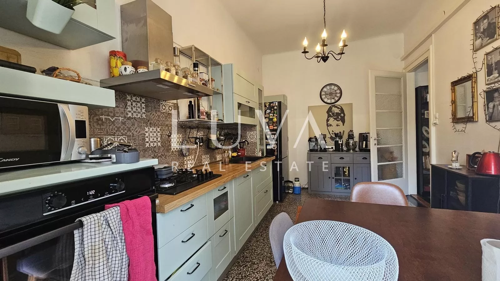 Zagreb, Zentrum, großzügige 3-Zi.-Whg. mit Balkon, 93,35 m2