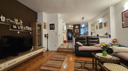 Zagreb Dugave terraced house 230 m2 + garden for sale