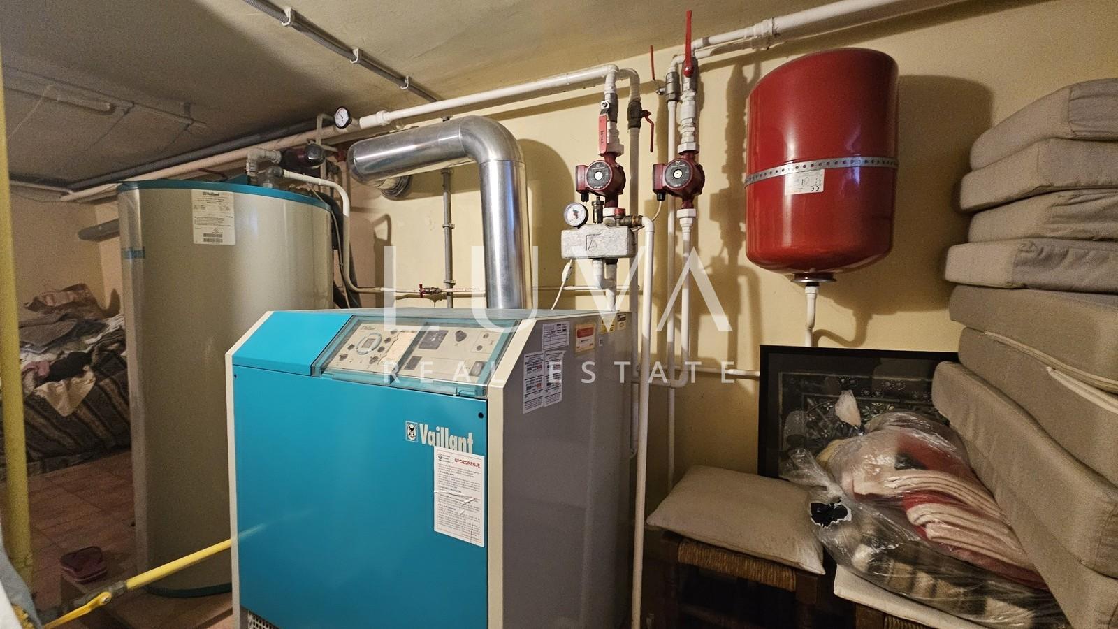 Zagreb, Lašćina, kuća 350m2 s dvorištem, prodaja