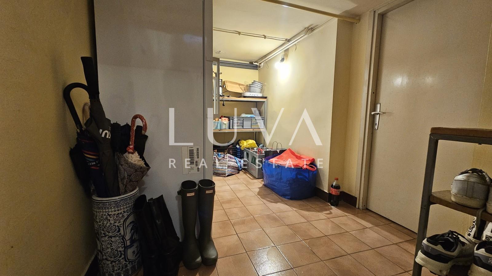 Zagreb, Lašćina, kuća 350m2 s dvorištem, prodaja