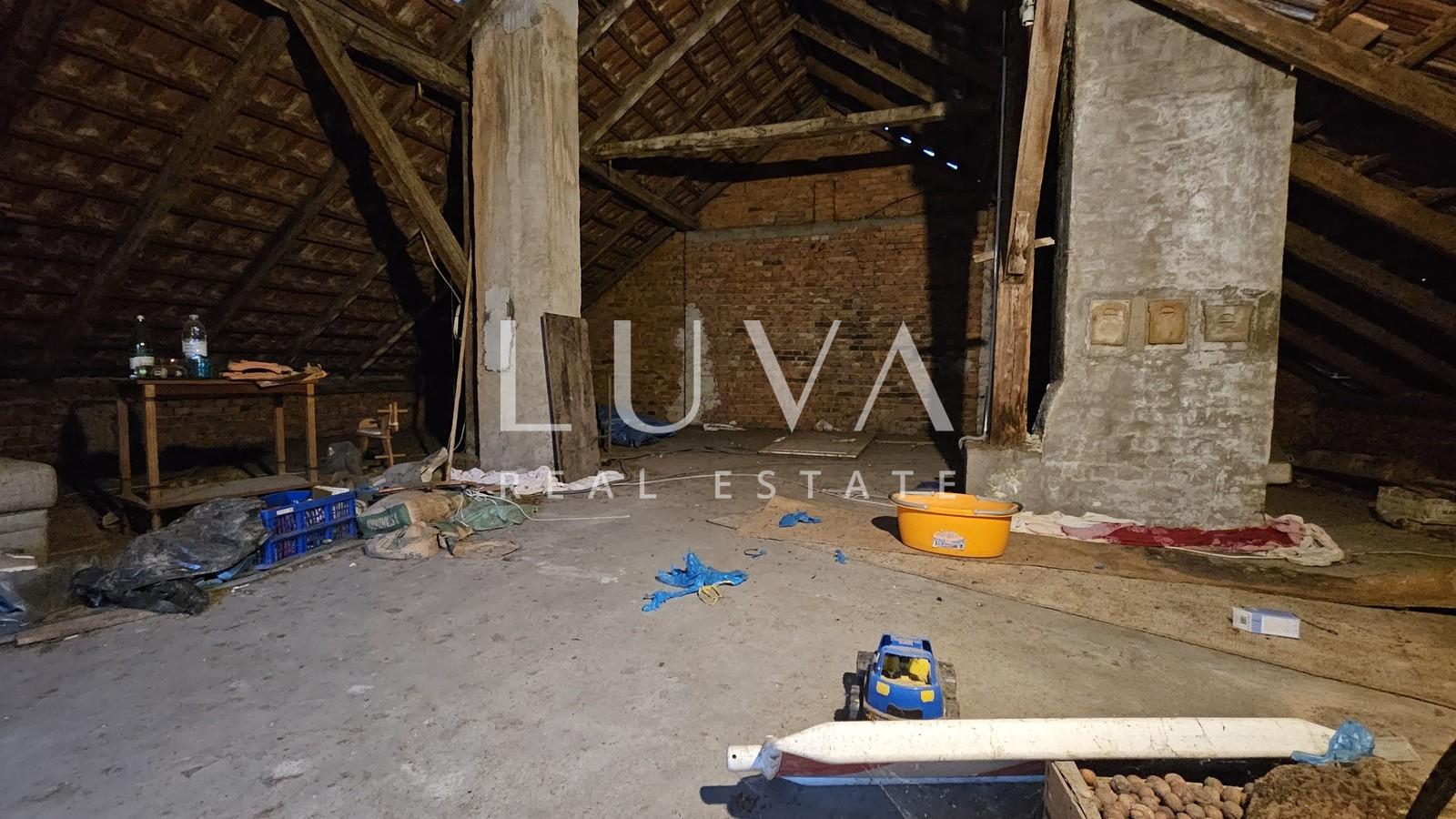 Zagreb, Lašćina, kuća 350m2 s dvorištem, prodaja