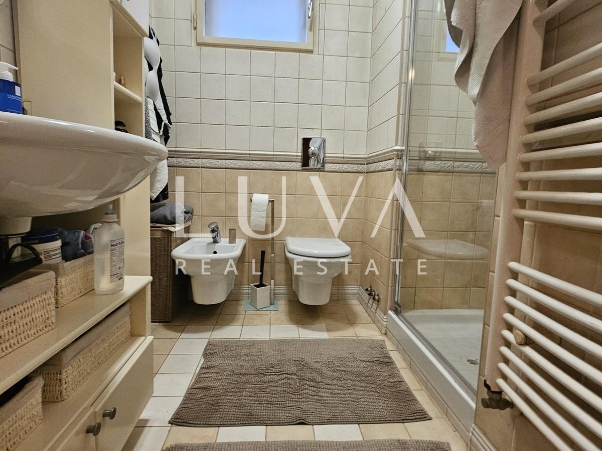 Zagreb, Lašćina, kuća 350m2 s dvorištem, prodaja