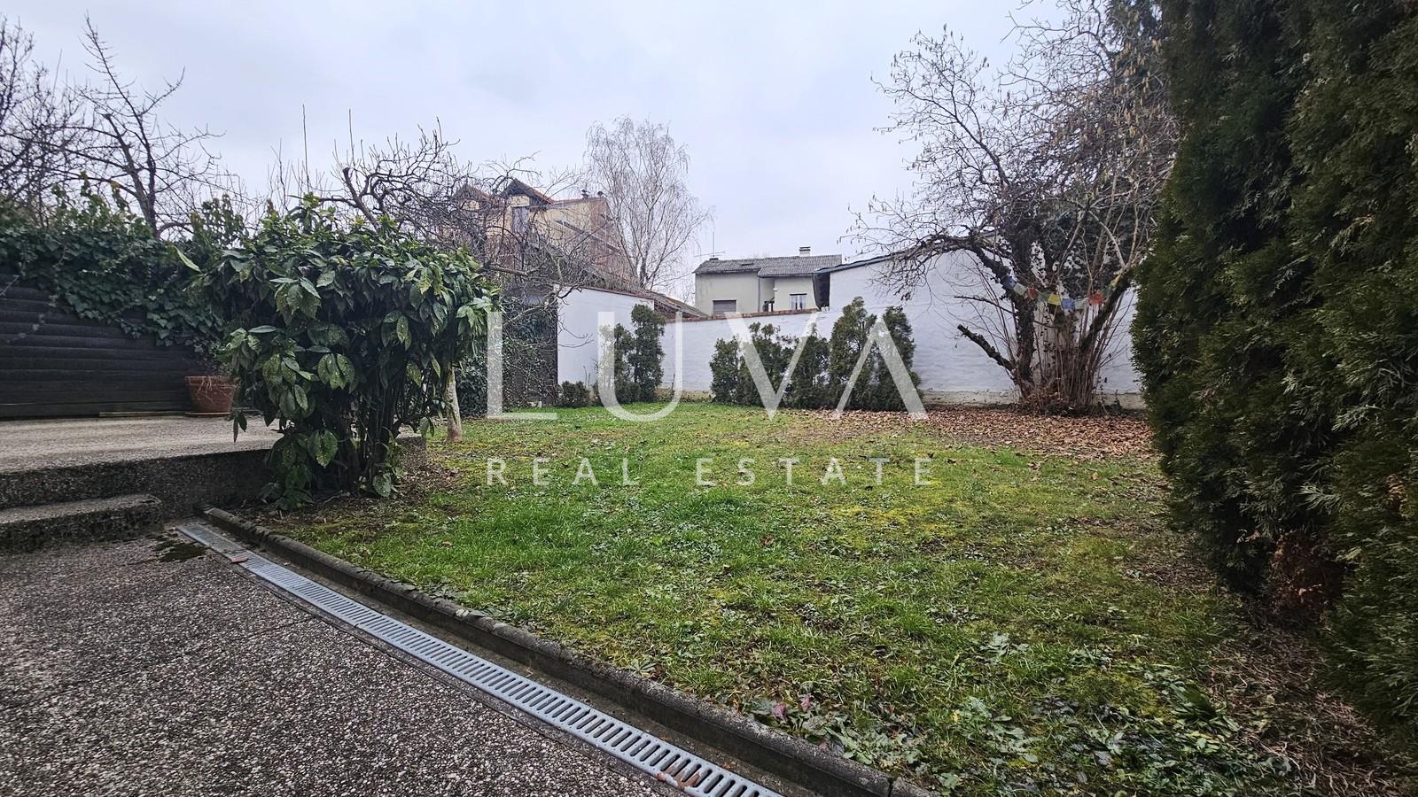 Zagreb, Lašćina, kuća 350m2 s dvorištem, prodaja