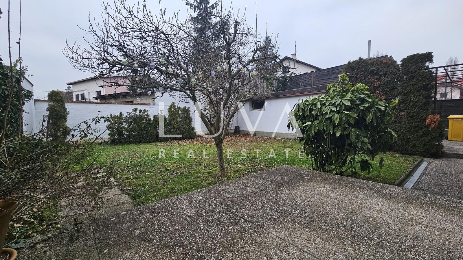 Zagreb, Lašćina, kuća 350m2 s dvorištem, prodaja