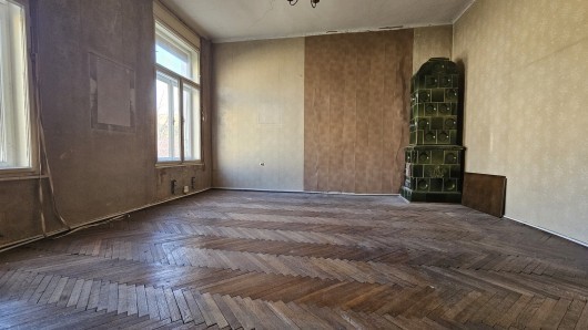 Zagreb, Svacic Square, 135 m2 apartment for renovation