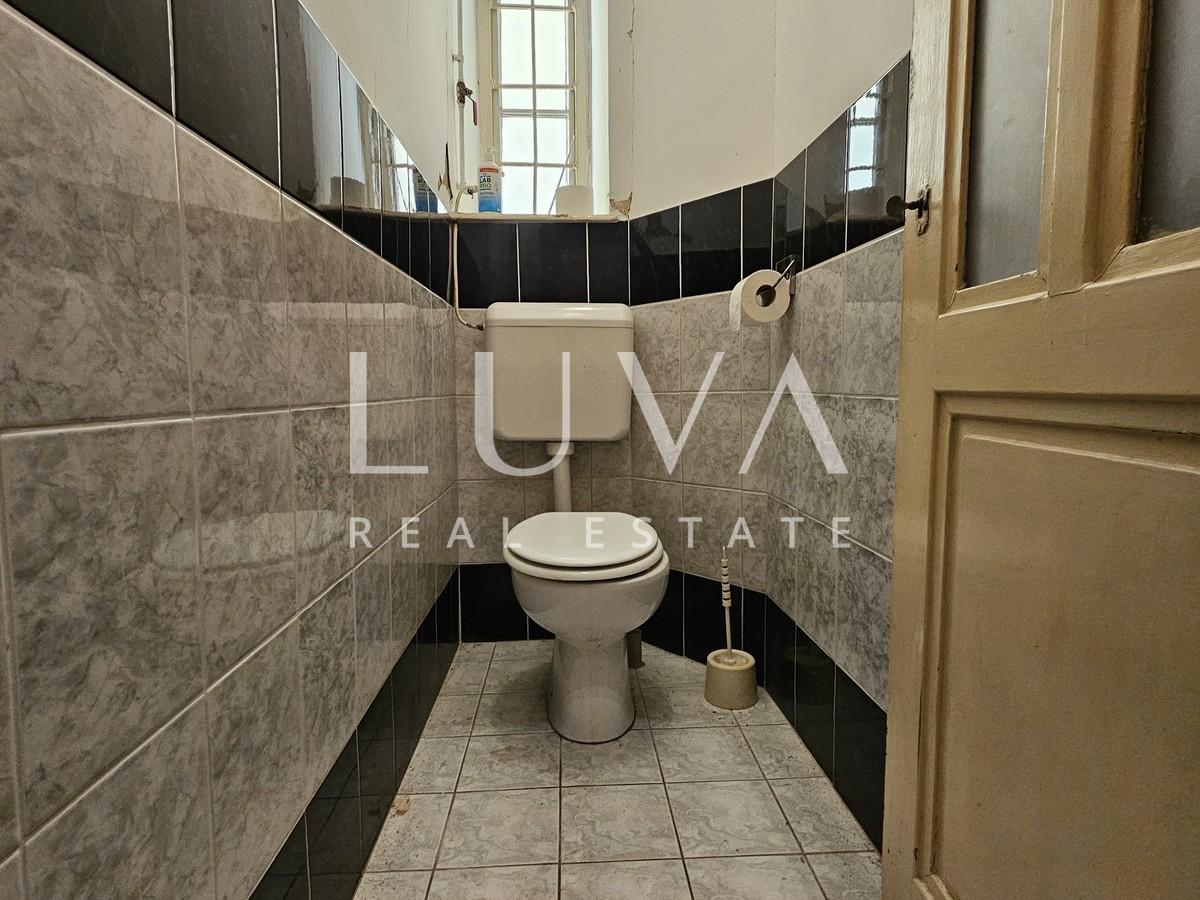 Zagreb, Svacic Platz, 135 m2 Wohnung zur Renovierung