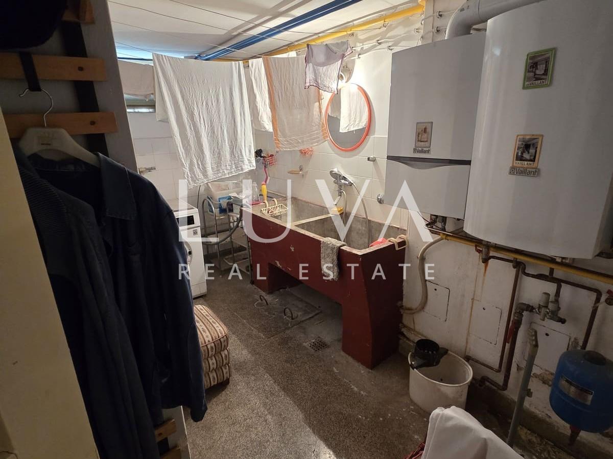 Zagreb, Tuškanac, semi detached house for renovation for sale