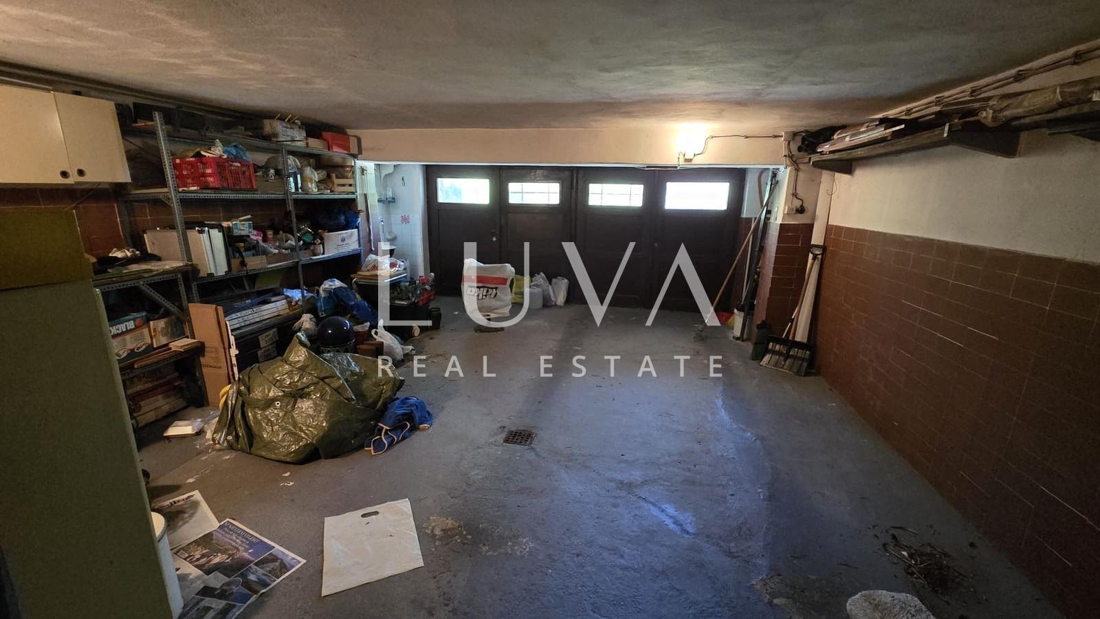 Zagreb, Tuškanac, semi detached house for renovation for sale