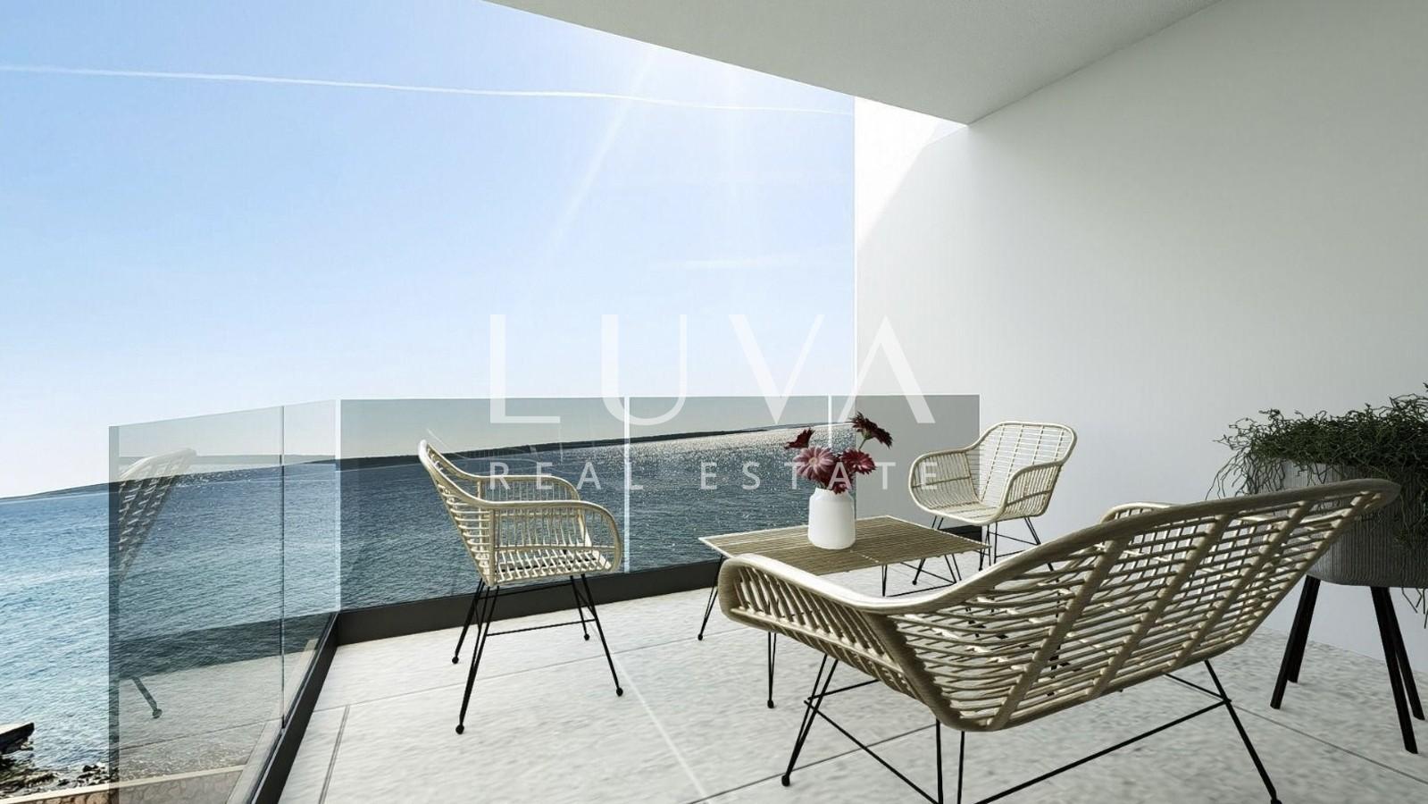 Pag, Mandre, luksuzni penthouse prvi red do mora, NKP 131,72 m2, stan S7