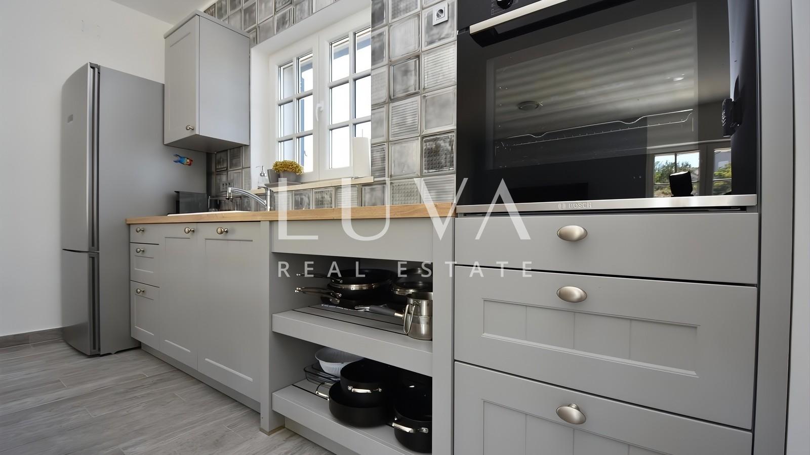 Murter, Betina, luksuzna kuća 148m2 s bazenom na prodaju