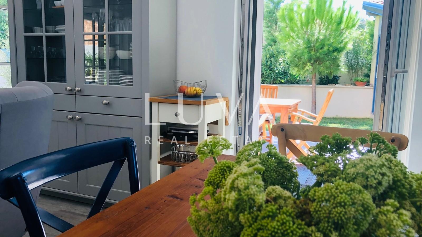 Murter, Betina, luksuzna kuća 148m2 s bazenom na prodaju