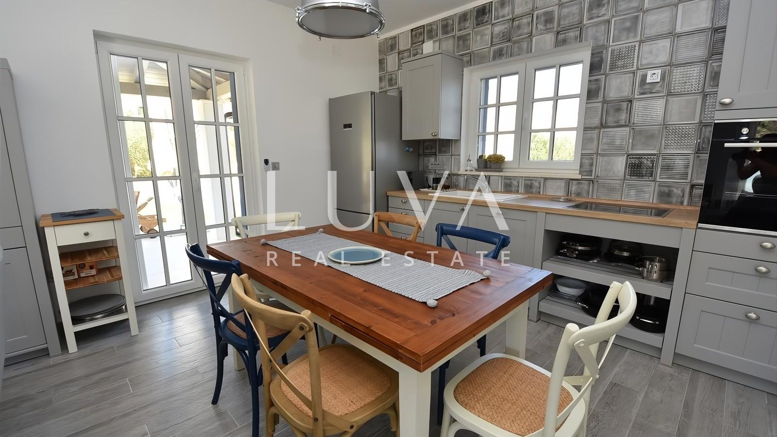 Murter, Betina, luksuzna kuća 148m2 s bazenom na prodaju