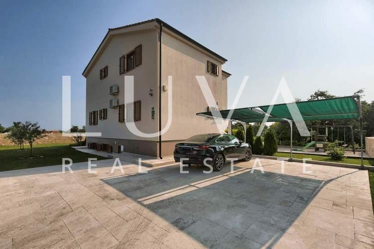 Istra, Štokovci, kuća s bazenom i minigolf igralištem, 290 m2