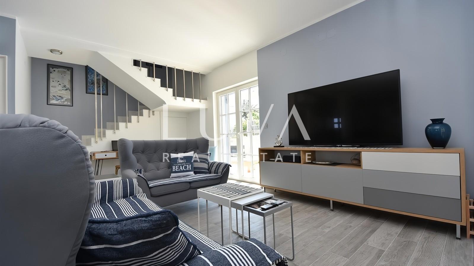 Murter, Betina, luksuzna kuća 148m2 s bazenom na prodaju