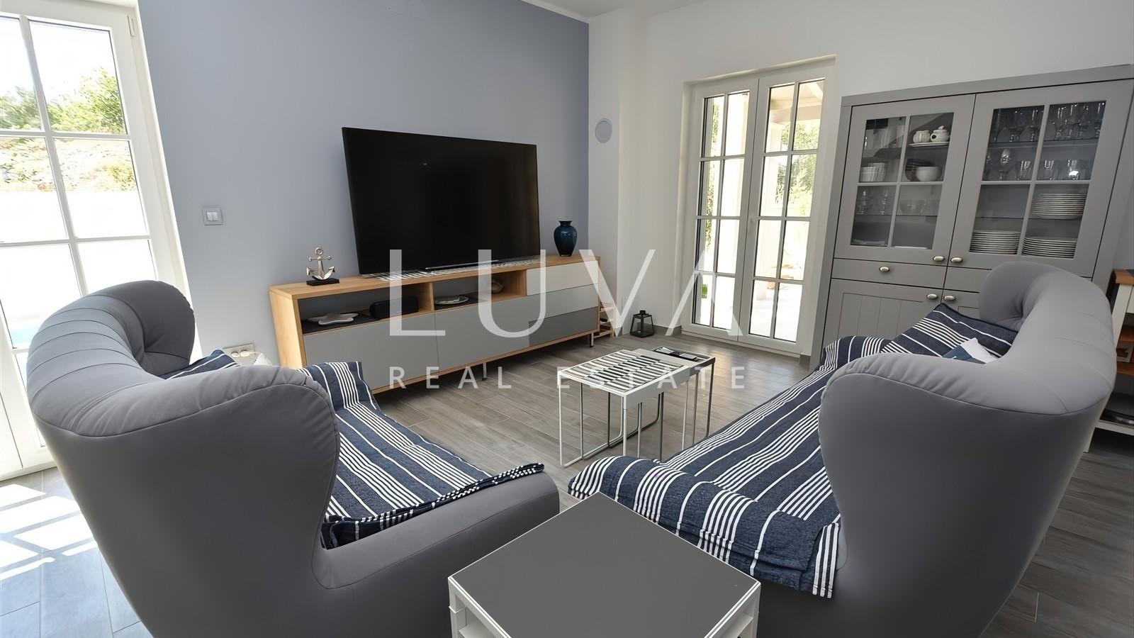 Murter, Betina, luksuzna kuća 148m2 s bazenom na prodaju